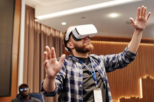 Virtuální realita vs. klasické atrakce: co si vybrat na firemní večírek