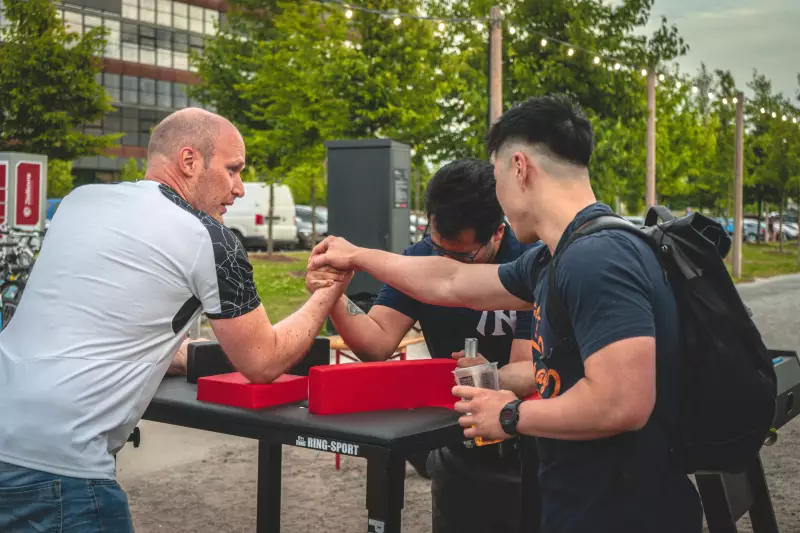 Armwrestling - Stůl na páku