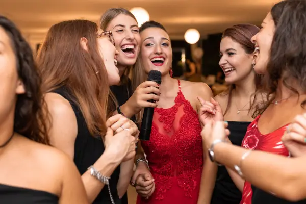 Pronájem karaoke na oslavu: technické parametry a cena