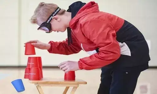 Brýle simulující opilost a užití drog